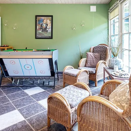 19 Person In Logstor-by Traum