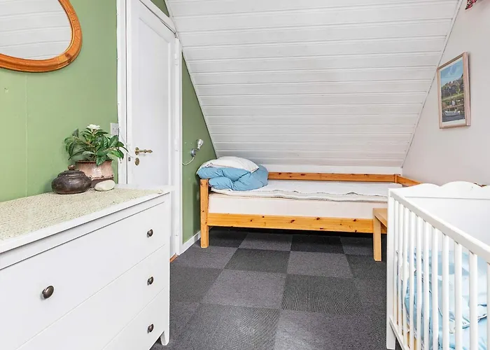 19 Person In Logstor-by Traum *