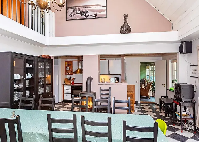 19 Person In Logstor-by Traum Тренд