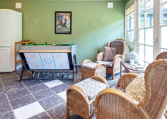 19 Person In Logstor-by Traum