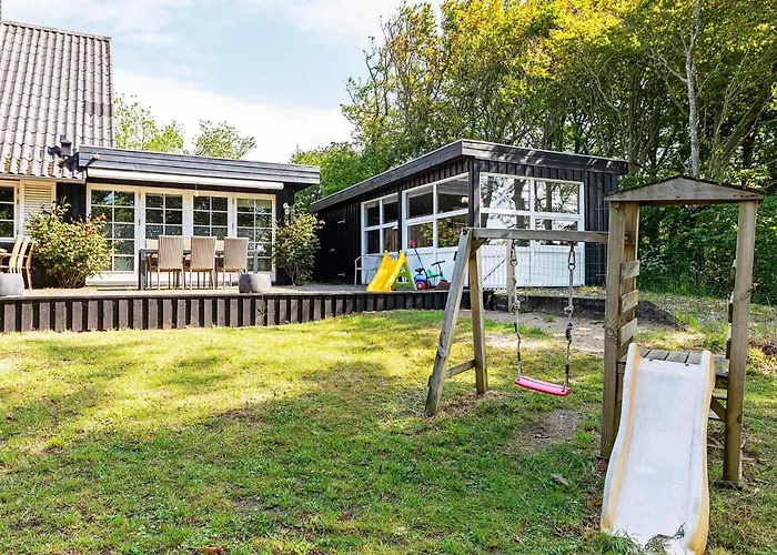 19 Person In Logstor-by Traum