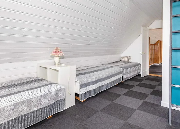 19 Person In Logstor-by Traum *